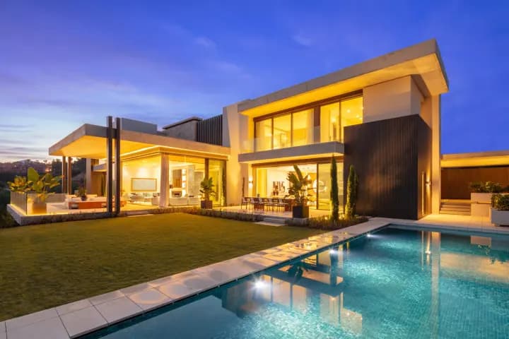 The Hills 8 — photo 2
