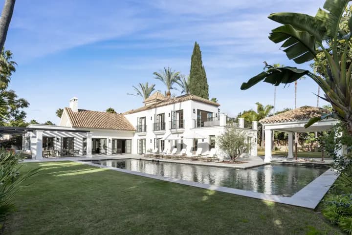 La Hacienda — image 1