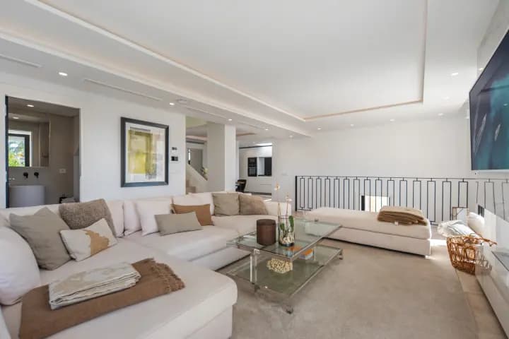 Hill Club 36 — image 4